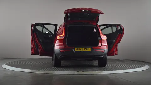 VOLVO XC40 2.0 B3P Plus Dark Auto