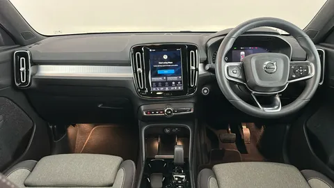 VOLVO XC40 2.0 B3P Plus Dark Auto