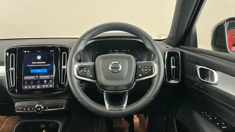 VOLVO XC40 2.0 B3P Plus Dark Auto
