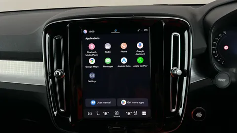 VOLVO XC40 2.0 B3P Plus Dark Auto