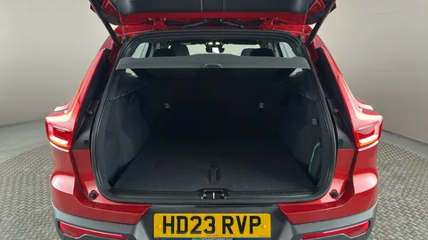 VOLVO XC40 2.0 B3P Plus Dark Auto