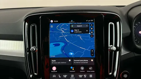 VOLVO XC40 2.0 B3P Plus Dark Auto