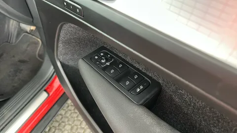 VOLVO XC40 2.0 B3P Plus Dark Auto
