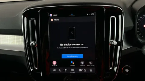 VOLVO XC40 2.0 B3P Plus Dark Auto