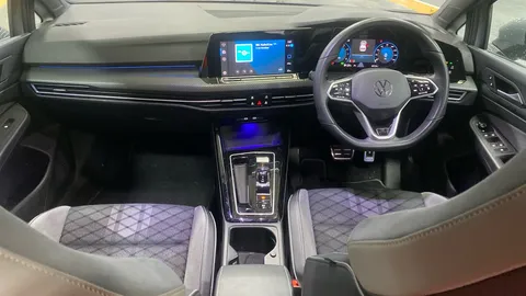 VOLKSWAGEN GOLF 1.5 eTSI 150 R-Line DSG