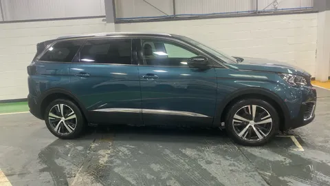 PEUGEOT 5008 1.2 PureTech Allure EAT6