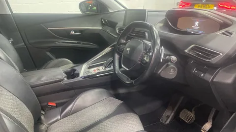 PEUGEOT 5008 1.2 PureTech Allure EAT6