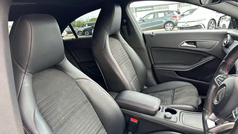 MERCEDES-BENZ CLA CLA 220d AMG Line Tip Auto