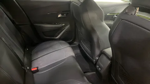 PEUGEOT 208 100kW GT 50kWh Auto