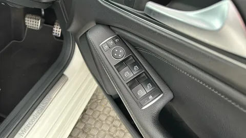 MERCEDES-BENZ A CLASS A200 AMG Line Premium Auto