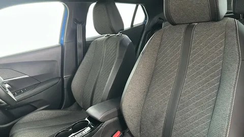PEUGEOT 2008 100kW Allure 50kWh Auto