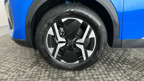 PEUGEOT 2008 100kW Allure 50kWh Auto