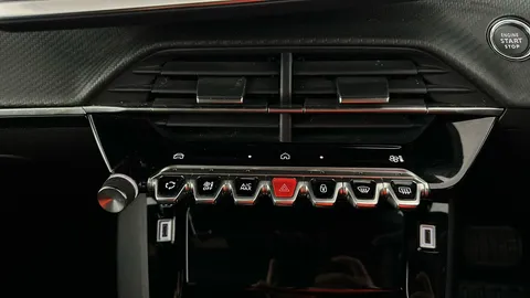 PEUGEOT 2008 100kW Allure 50kWh Auto