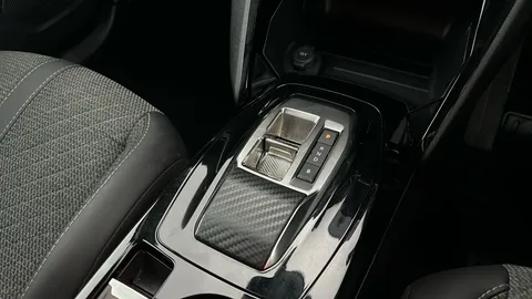 PEUGEOT 2008 100kW Allure 50kWh Auto