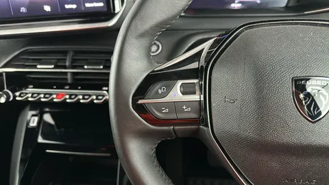 PEUGEOT 2008 100kW Allure 50kWh Auto