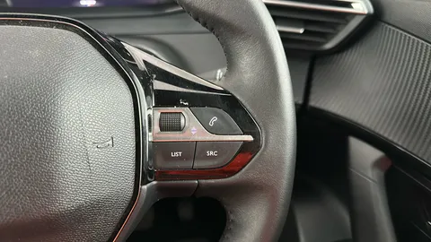 PEUGEOT 2008 100kW Allure 50kWh Auto