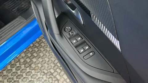 PEUGEOT 2008 100kW Allure 50kWh Auto