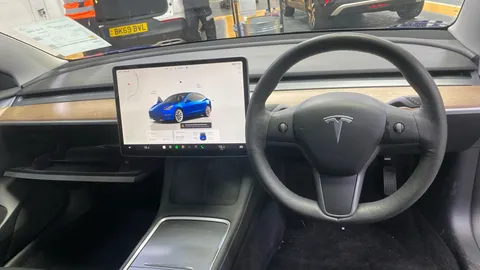 TESLA MODEL 3 Standard Plus Auto