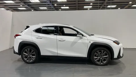 LEXUS UX 250h 2.0 F-Sport Design CVT