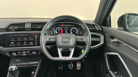 AUDI Q3 35 TFSI Black Edition