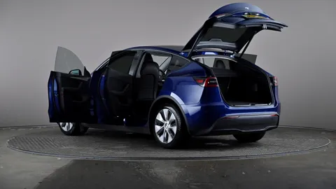 TESLA MODEL Y RWD Auto