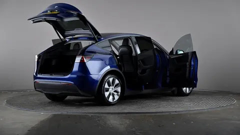 TESLA MODEL Y RWD Auto
