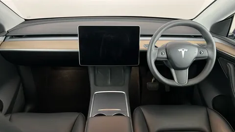 TESLA MODEL Y RWD Auto