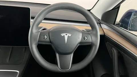 TESLA MODEL Y RWD Auto