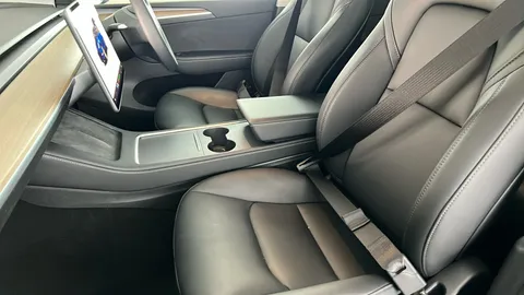 TESLA MODEL Y RWD Auto