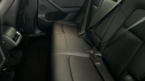 TESLA MODEL Y RWD Auto