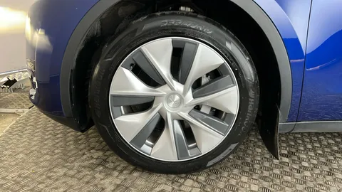 TESLA MODEL Y RWD Auto