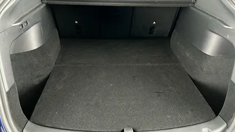 TESLA MODEL Y RWD Auto