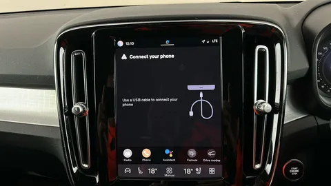 VOLVO XC40 2.0 B3P Plus Dark Auto