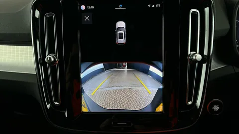 VOLVO XC40 2.0 B3P Plus Dark Auto