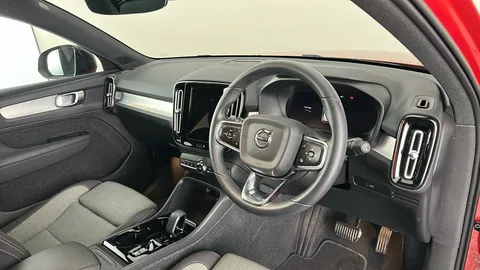 VOLVO XC40 2.0 B3P Plus Dark Auto