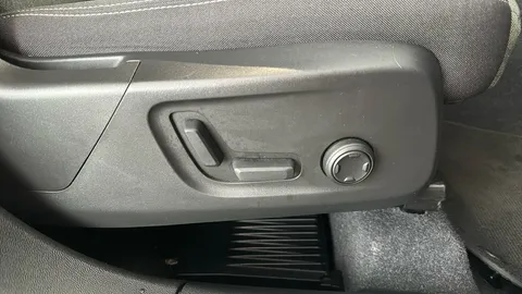 VOLVO XC40 2.0 B3P Plus Dark Auto