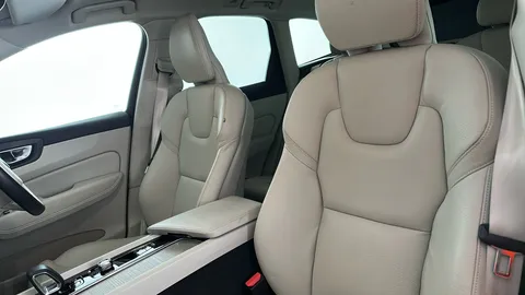 VOLVO XC60 2.0 B5P Plus Dark AWD Geartronic