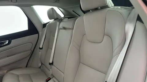 VOLVO XC60 2.0 B5P Plus Dark AWD Geartronic