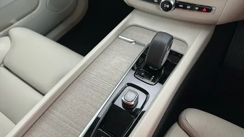 VOLVO XC60 2.0 B5P Plus Dark AWD Geartronic