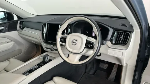 VOLVO XC60 2.0 B5P Plus Dark AWD Geartronic