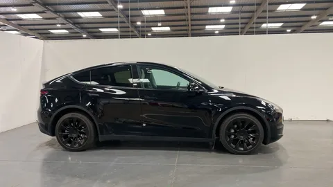 Tesla                     Model Y Long Range AWD 5dr Auto