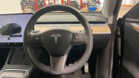 Tesla                     Model Y Long Range AWD 5dr Auto