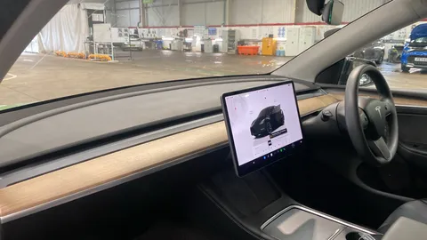 Tesla                     Model Y Long Range AWD 5dr Auto