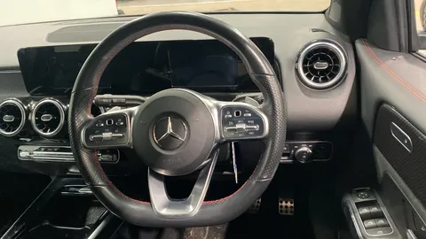 MERCEDES-BENZ GLB GLB 200 AMG Line 7G-Tronic