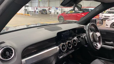 MERCEDES-BENZ GLB GLB 200 AMG Line 7G-Tronic