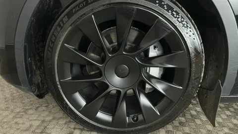 TESLA MODEL Y Long Range AWD Auto