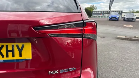 LEXUS NX 300h 2.5 Luxury CVT [Premium Nav]