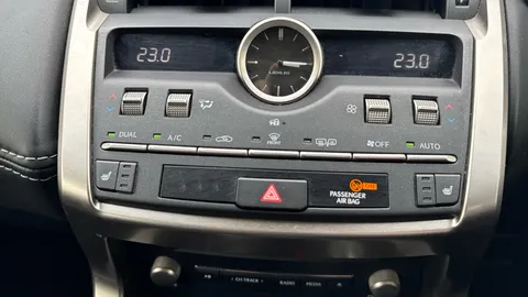 LEXUS NX 300h 2.5 Luxury CVT [Premium Nav]