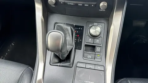 LEXUS NX 300h 2.5 Luxury CVT [Premium Nav]
