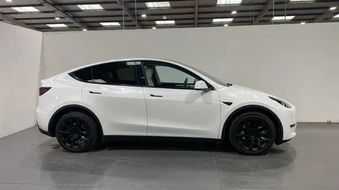 Tesla                     Model Y Long Range AWD 5dr Auto